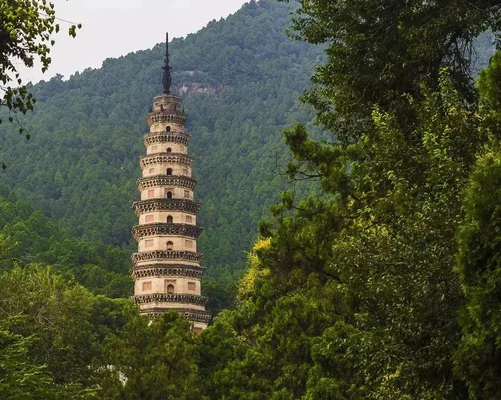 讲究风水塔形物建筑上有什么_风水中塔的作用_塔形建筑物风水上的讲究